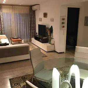 https://lux-apt-1er-ligne-mergrande-terrasse-vue-superbe.catalonia-hotels.com